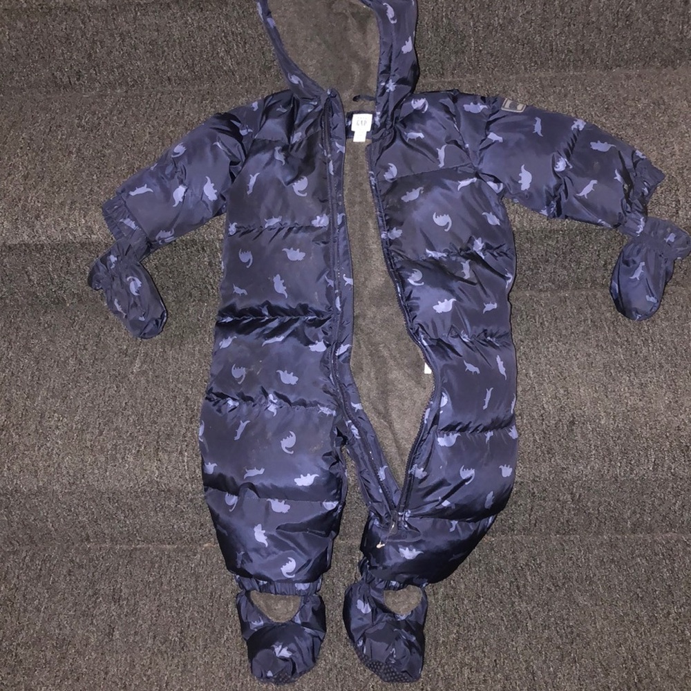 Baby boy gap snowsuit size 12 to 18 months